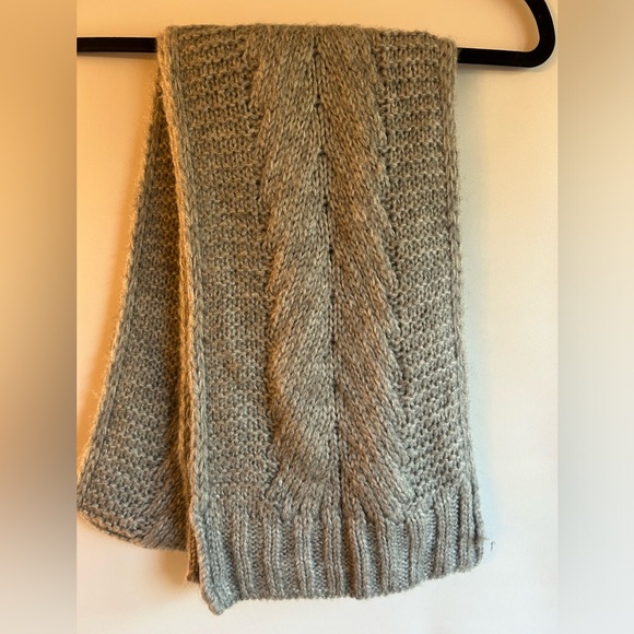LIBBY EDELMAN CHUNKY KNIT SWEATER GREY ACRYLIC WOMEN’S OBLONG SCARF - Picture 1 of 5
